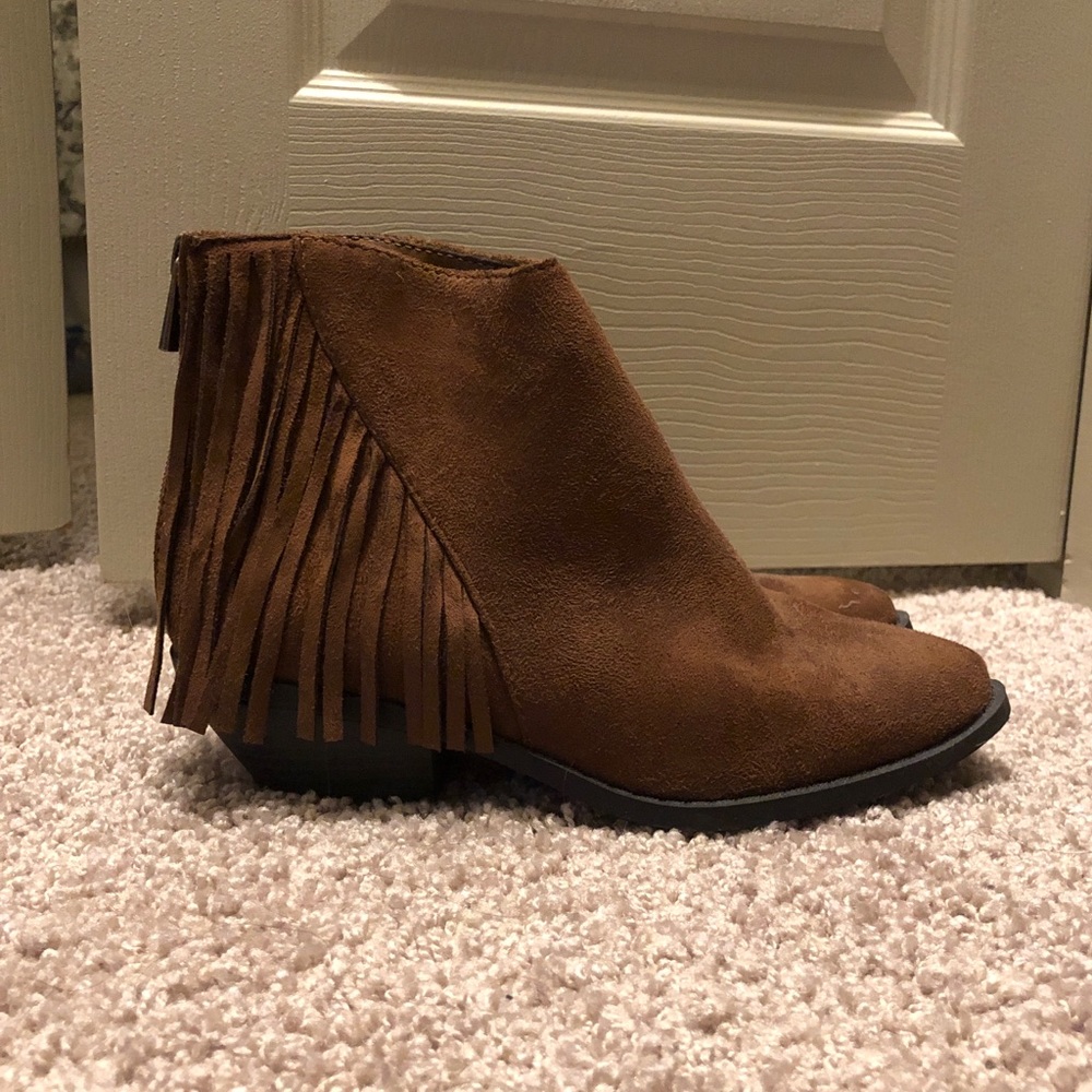 Soda brown booties with fringe, 6.5 & like new!